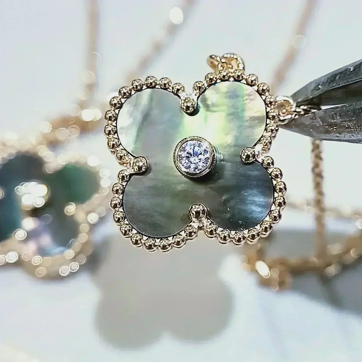 [Dawnora Jewelry]CLOVER 15MM DIAMOND AND MOTHER-OF-GREY NECKLACE