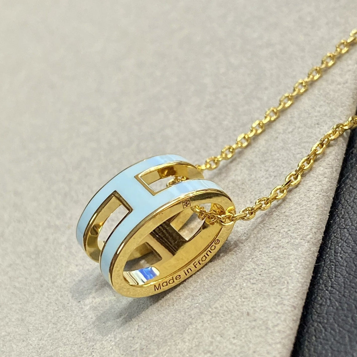 [Dawnora Jewelry]POP H LIGHT BLUE NECKLACE