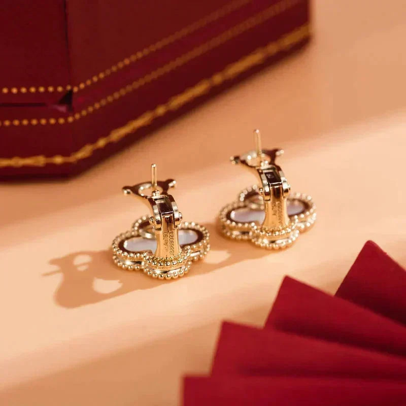 [Dawnora Jewelry]CLOVER MEDIUM 1 MOTIFS  WHITE MOP STUD EARRINGS