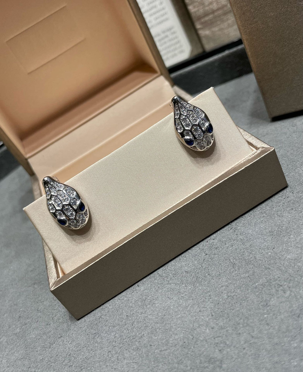 [Dawnora Jewelry]SERPENT DIAMOND STUD EARRINGS