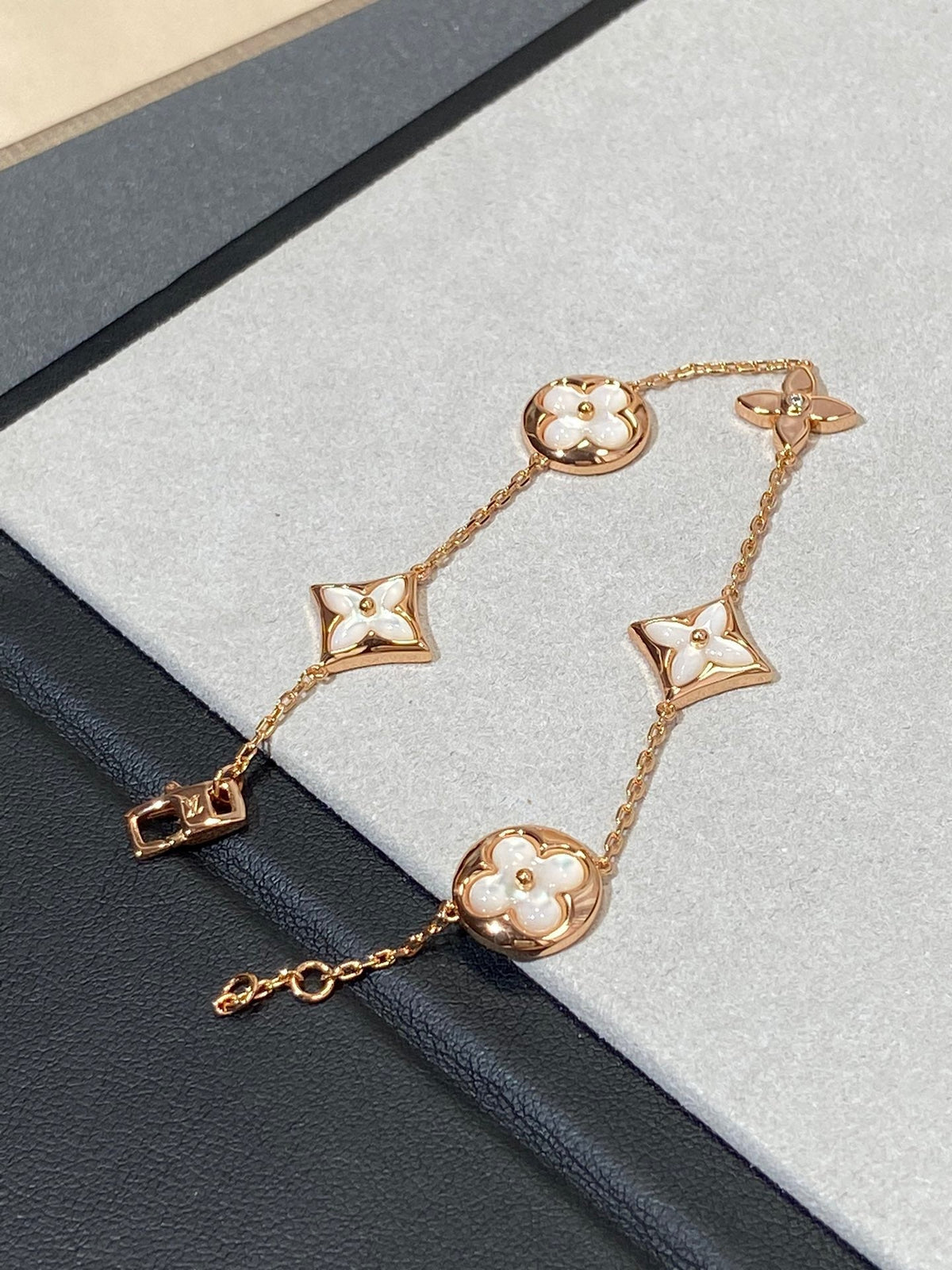 [Dawnora Jewelry]STAR AND SUN 5 MOTIF MOP PINK GOLD BRACELET