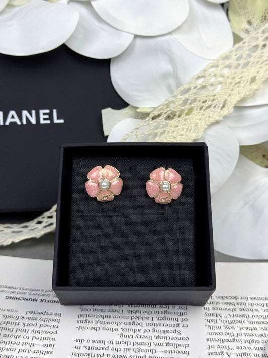 [Dawnora Jewelry]26C Pink Camellia Pearl Enamel Stud Earrings