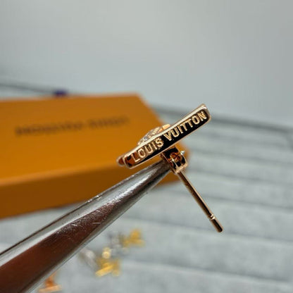 [Dawnora Jewelry]LETTER STUDS WITH STONES