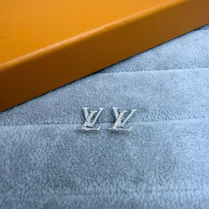 [Dawnora Jewelry]LETTER STUDS WITH STONES