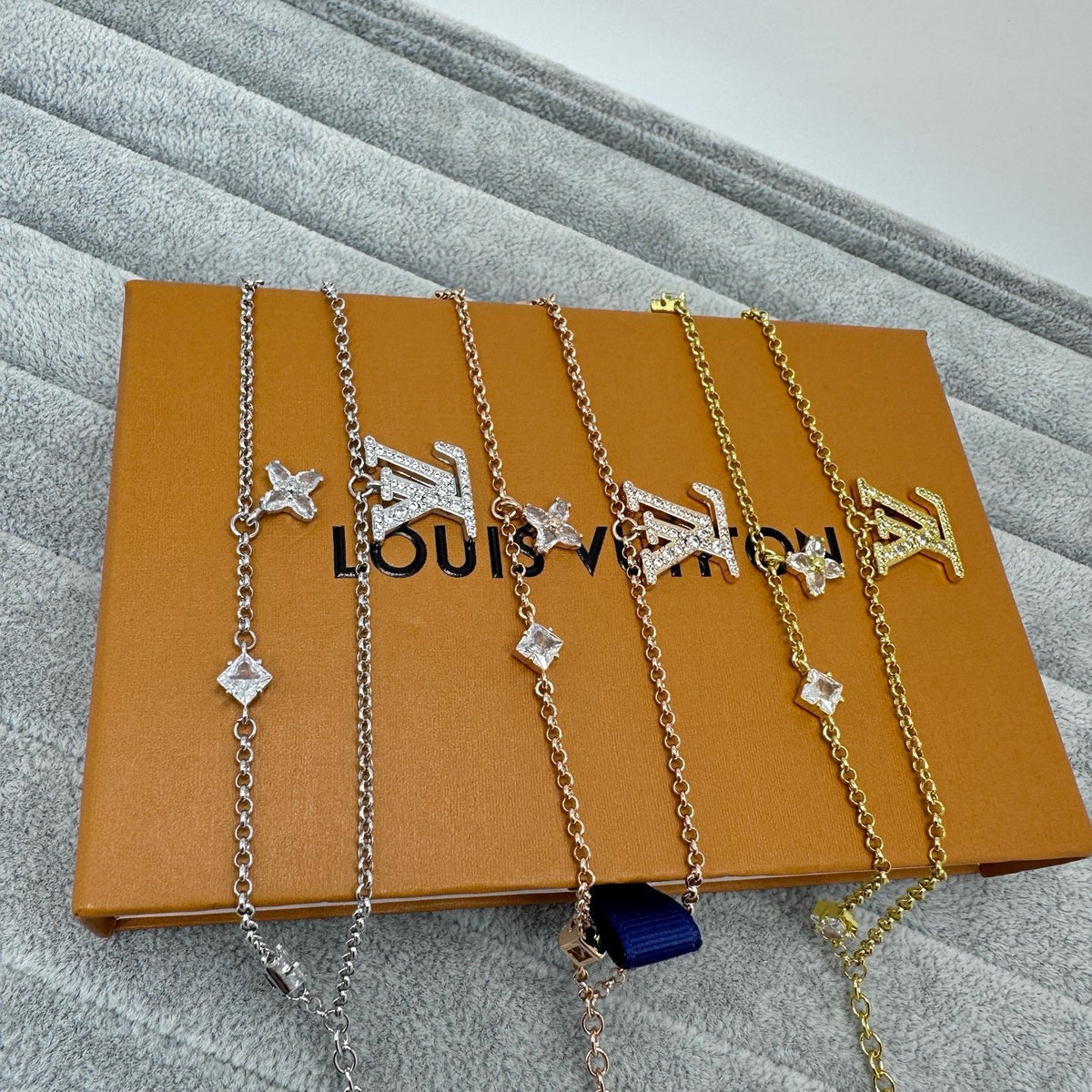 [Dawnora Jewelry]FULL DIAMOND LETTER NECKLACE