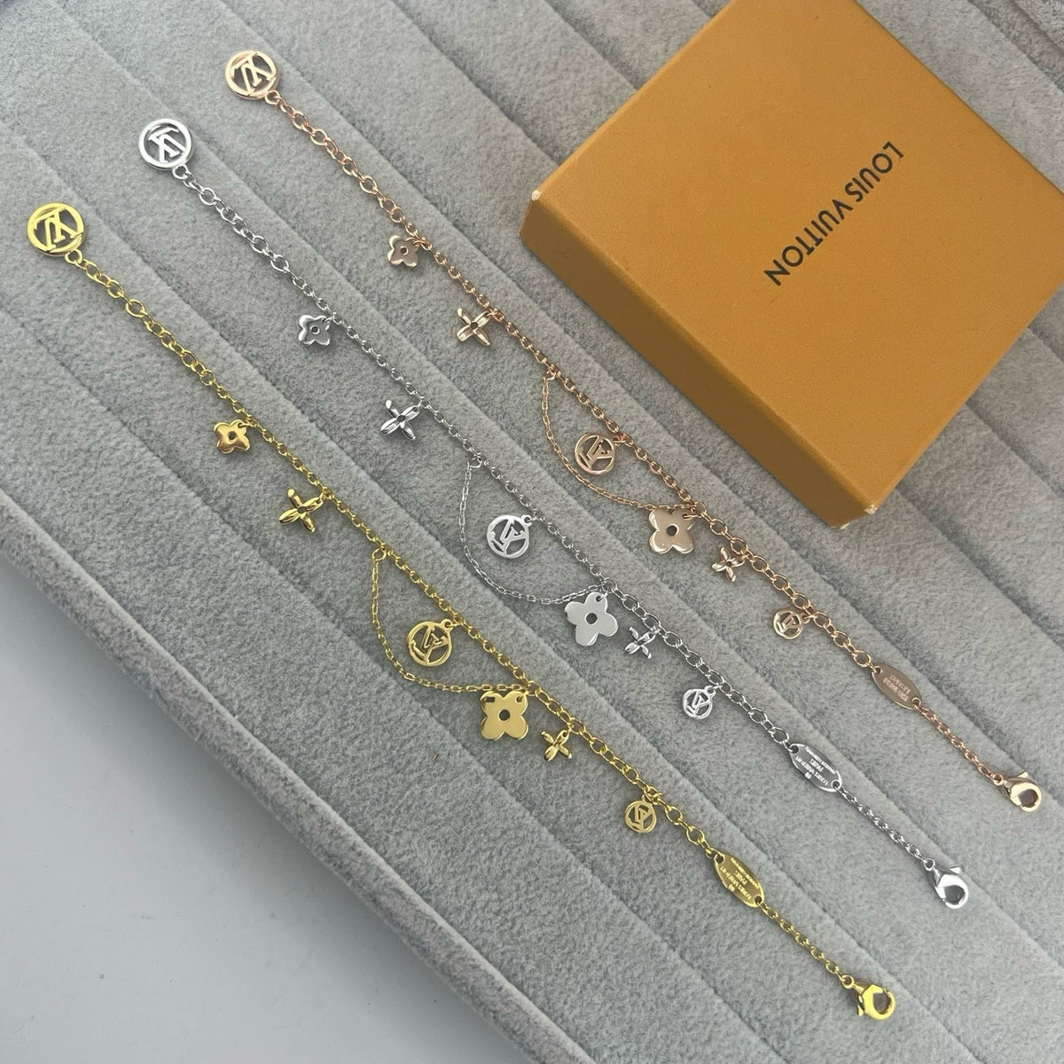 [Dawnora Jewelry]SMOOTH MULTI FLOWER BRACELET