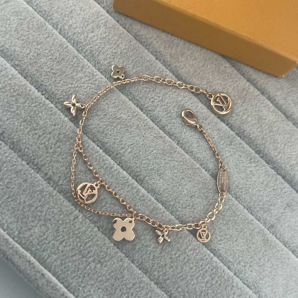[Dawnora Jewelry]SMOOTH MULTI FLOWER BRACELET