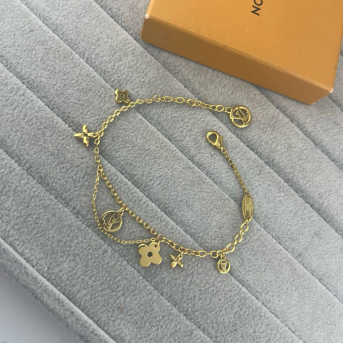 [Dawnora Jewelry]SMOOTH MULTI FLOWER BRACELET