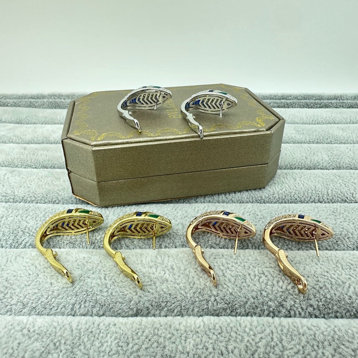 [Dawnora Jewelry]FULL STONE TWO-TONE SNAKE EARRING STUDS