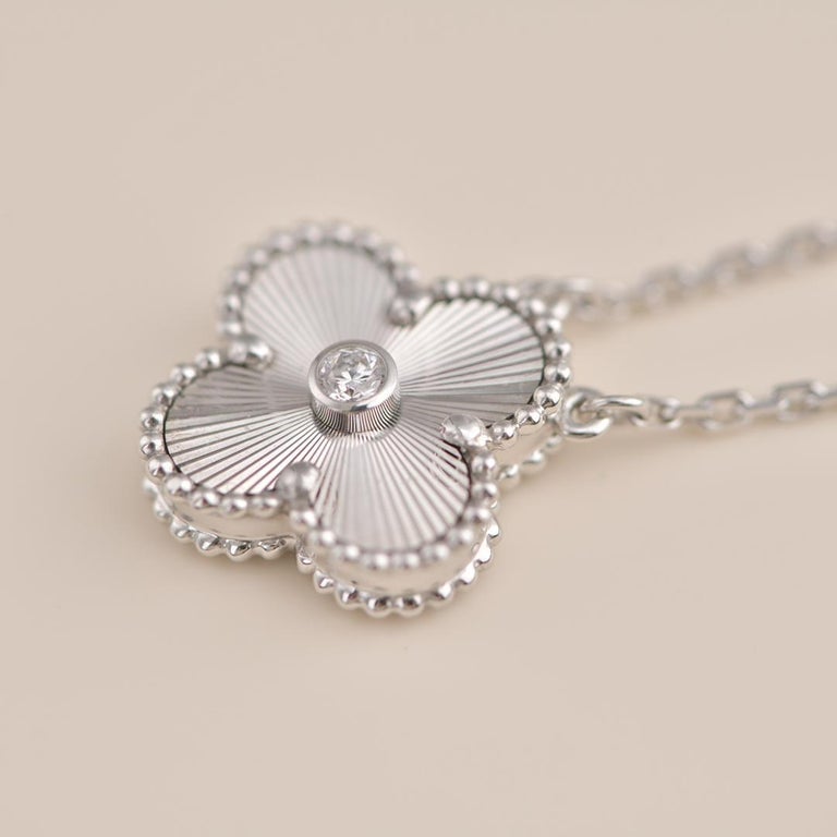 [Dawnora Jewelry]CLOVER  15MM DIAMOND LASER NECKLACE SILVER