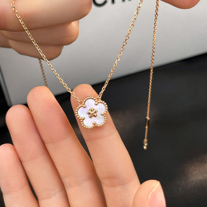[Dawnora Jewelry]LUCKY  WHITE MOP  PLUM BLOSSOM NECKLACE