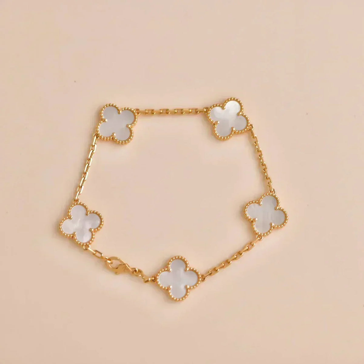[Dawnora Jewelry]CLOVER WHITE PEARL MOP 5 MOTIF BRACELET COLLECTION