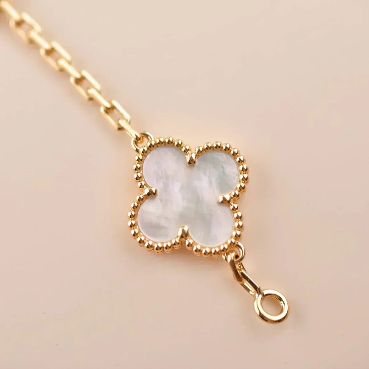 [Dawnora Jewelry]CLOVER WHITE PEARL MOP 5 MOTIF BRACELET COLLECTION