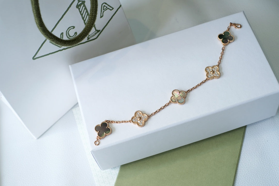 [Dawnora Jewelry] CLOVER 5 MOTIF GRAY MOP BRACELET COLLECTION